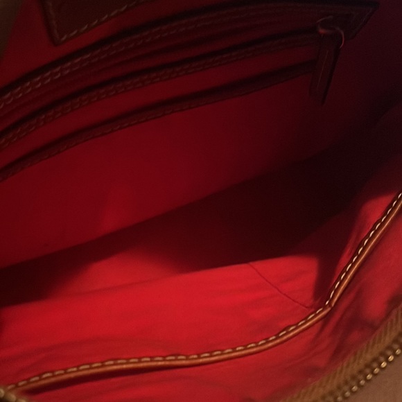 Slightly used purse no stains - Picture 2 of 3